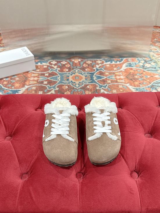 Loewe Comfortable Furry Slippers with Ergonomic Support Design
