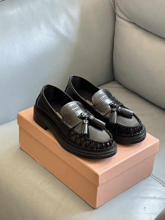 Miu Miu Cowhide Tassel Loafers Textured Upper Classic Daily Footwear