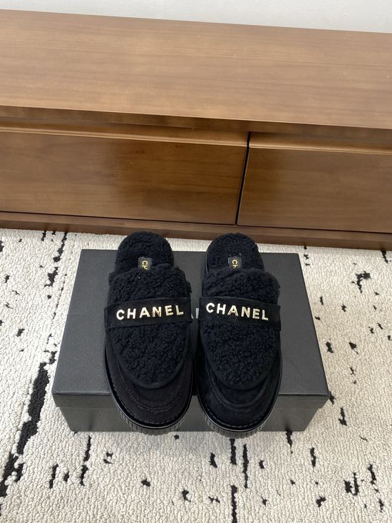 Chanel Vintage Low-Heel Round-Toe Slip-On Mules