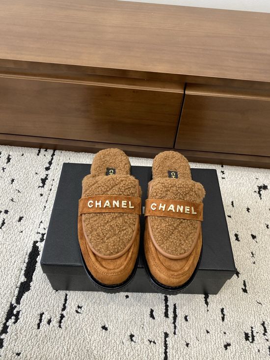 Chanel Vintage Low-Heel Round-Toe Slip-On Mules