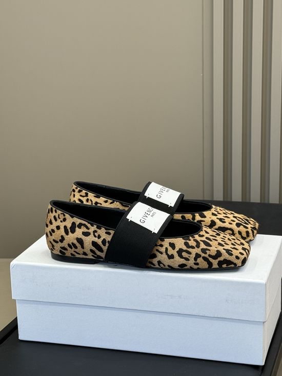 Givenchy Elegant Retro Red Square Toe Ballet Flats