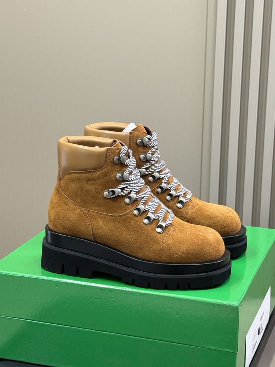 Bottega Veneta Suede Lace-up Ankle Boots Warm and Comfortable for Daily Wear