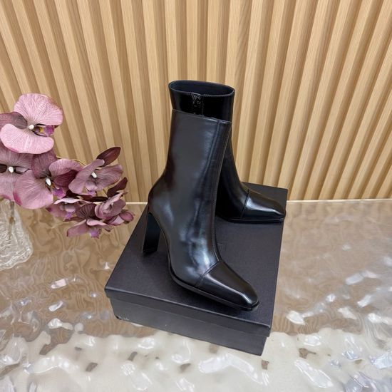 Yves Saint Laurent Elegant Block Heel Side Zip Ankle Boots