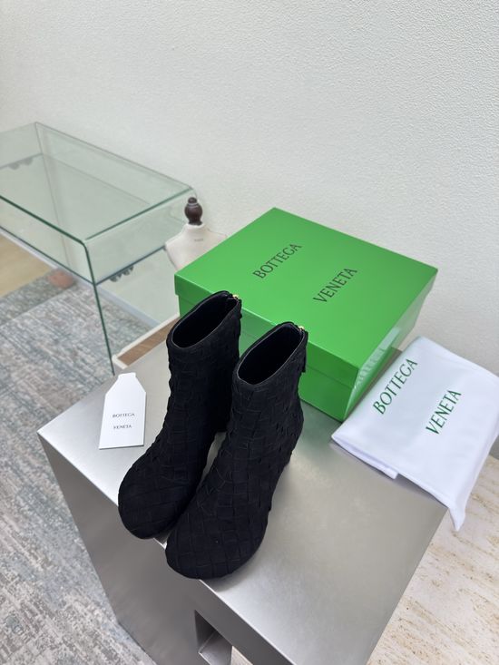 Bottega Veneta Hand Woven Black Suede Round Heel Ankle Boots Comfortable