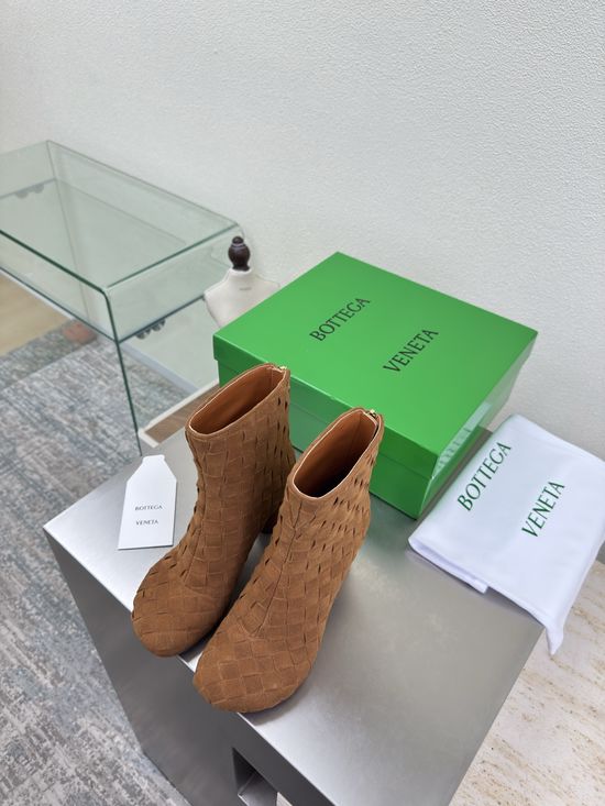 Bottega Veneta Hand-woven Round-toe Ankle Boots with TPU Sole