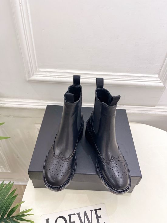 Yves Saint Laurent Patent Leather Chelsea Boots Classic Retro Comfortable Sole