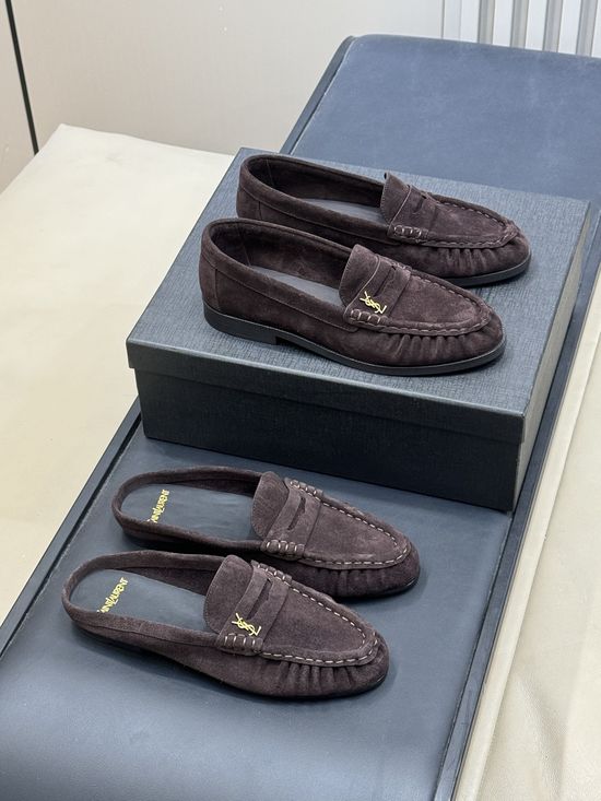 Yves Saint Laurent Pleated Leather Loafers for Everyday Wear