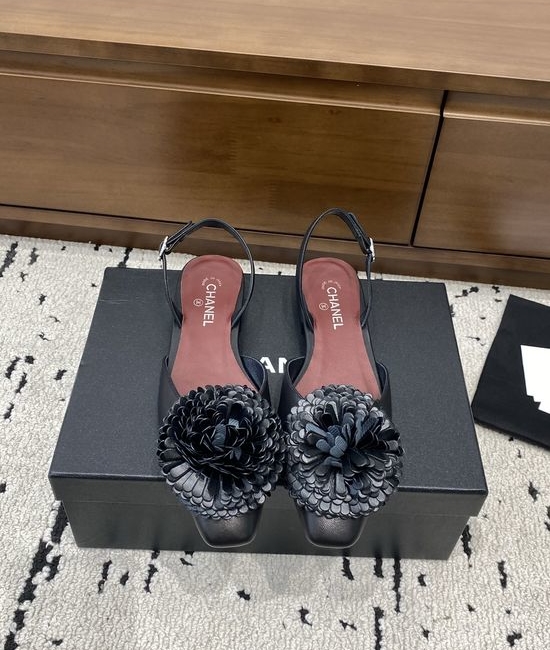 Chanel Retro Floral Decor Leather Low Heel Sandals