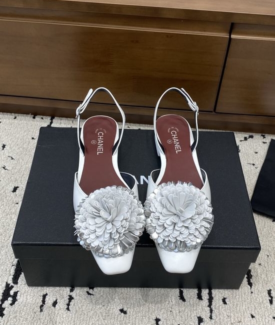 Chanel Retro Floral Decor Leather Low Heel Sandals