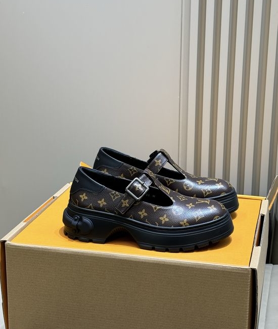 Louis Vuitton LV Chunky Sole Mary Jane Shoes with Monogram Lining
