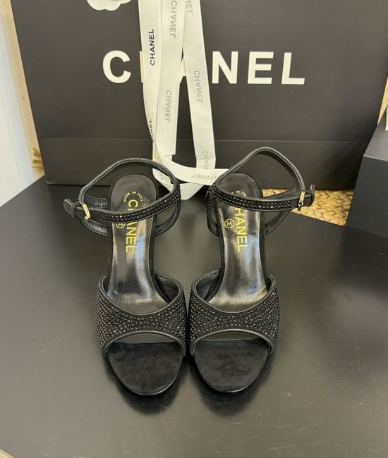 Chanel Premium Casual Daily Footwear with Luxury Packaging