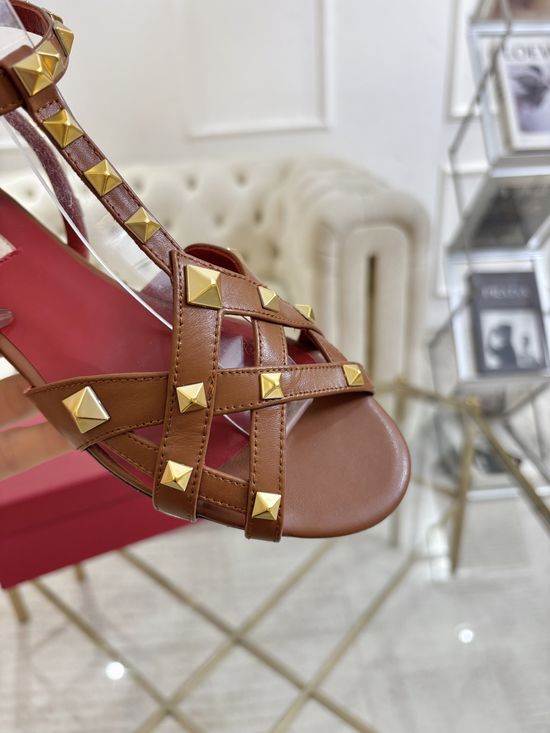 Valentino Classic Hollow Rivet Design Cowhide Upper Elegant Shoes