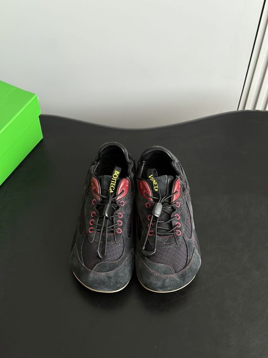Bottega Veneta Retro Couple s Sneakers with Geometric Pattern Sole