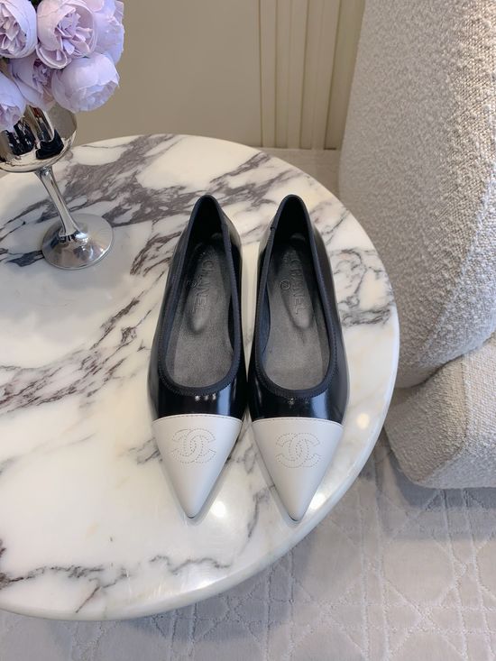 Chanel Pointed Toe Flat Leather Shoes Elegant Daily Wear