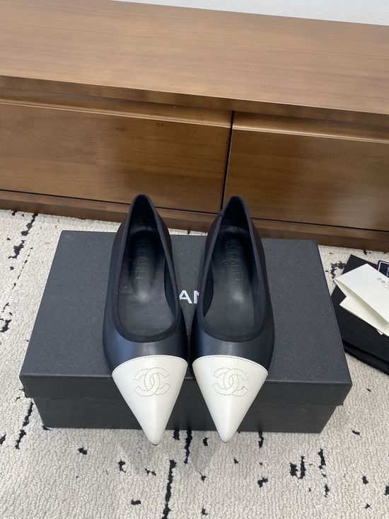 Chanel Two-tone Pointed Toe Mary Jane Flats Elegant Genuine Leather