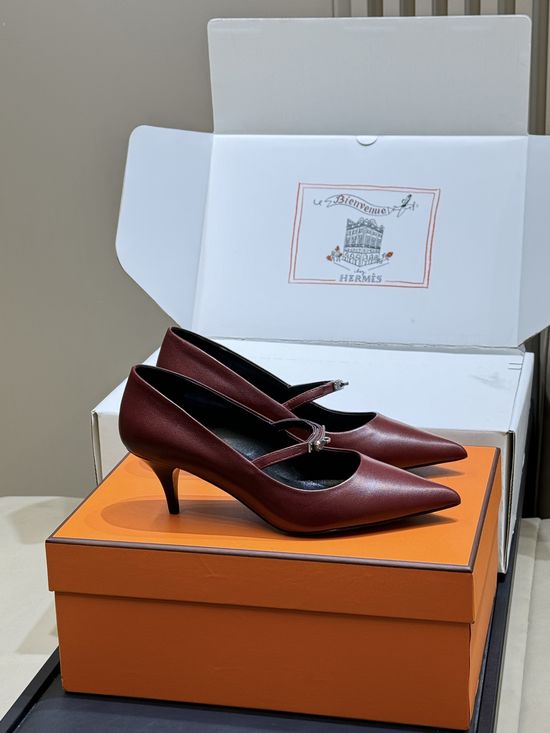 Hermes Cowhide Pointed Toe Heels with Metal Buckle Comfortable Office Shoes