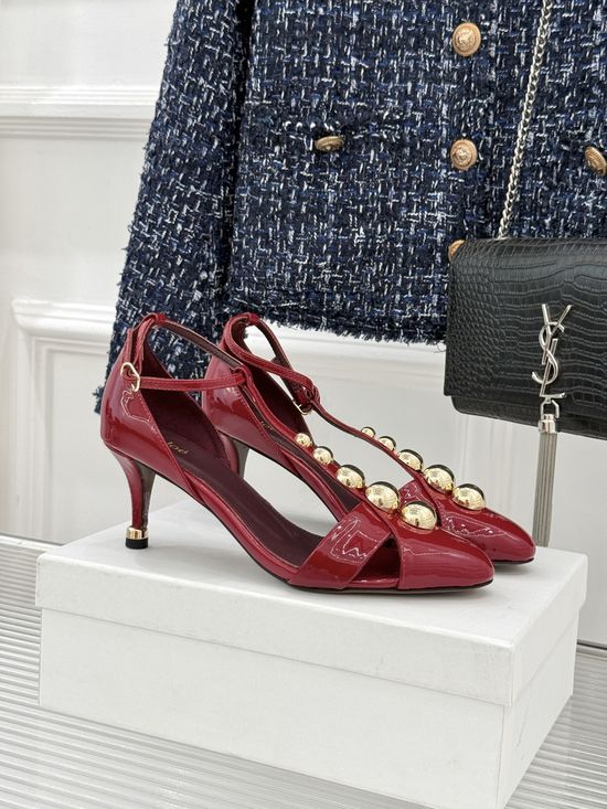 Chloe Rivet T-strap Patent Leather Sandals Elegant Daily Footwear