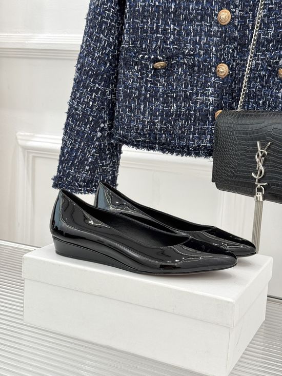 Chloe Minimalist Patent Leather Pumps Comfortable Versatile Footwear