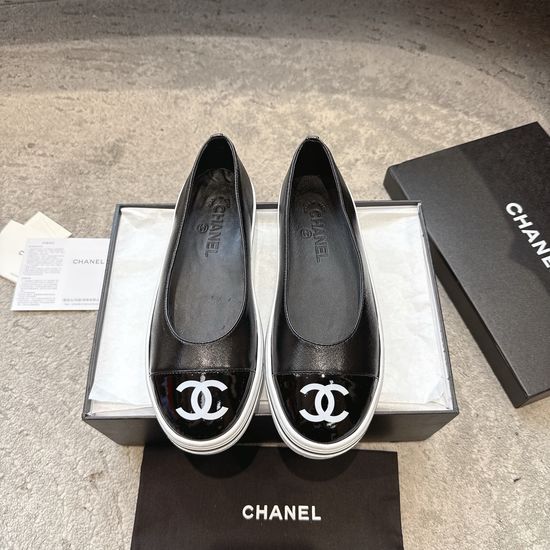 Chanel Black White Colorblock Leather Low Top Casual Sneakers