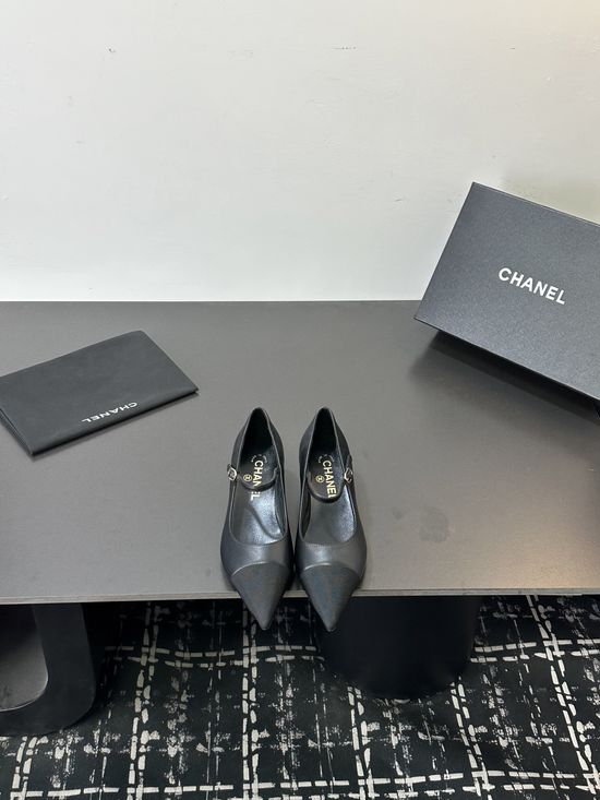 Chanel Classic Pointed-Toe Low-Heeled Mary Jane Shoes