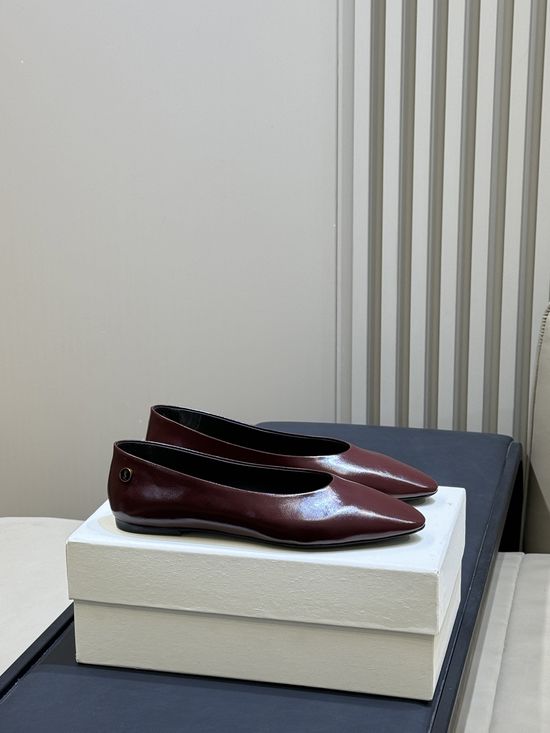 Yves Saint Laurent Elegant Smooth Leather Round Toe Ballet Flats