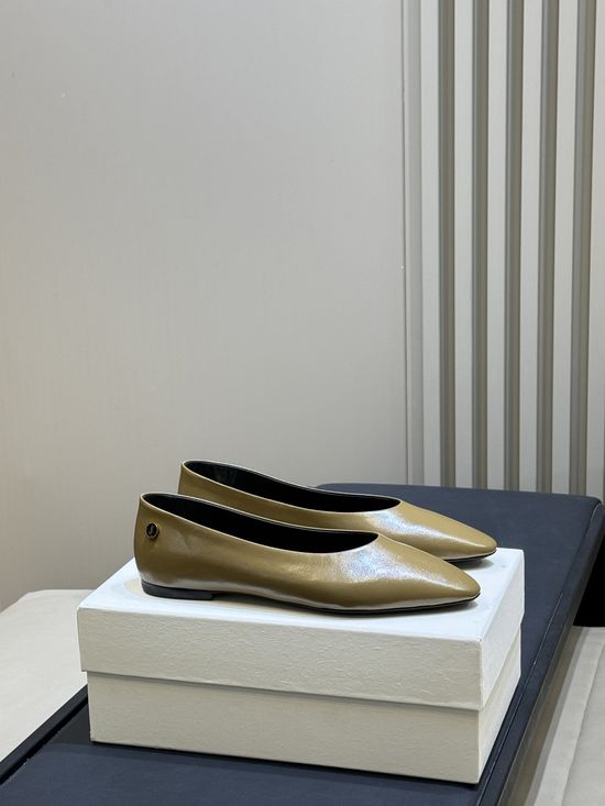 Yves Saint Laurent Elegant Smooth Leather Round Toe Ballet Flats