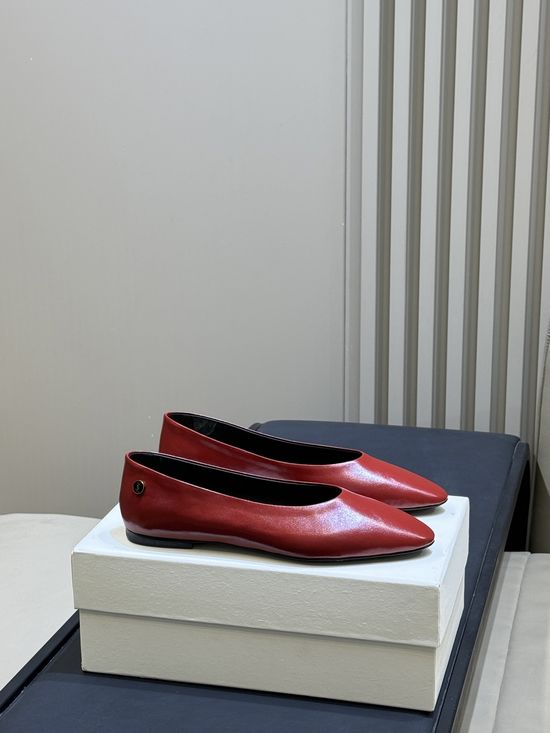 Yves Saint Laurent Elegant Smooth Leather Round Toe Ballet Flats