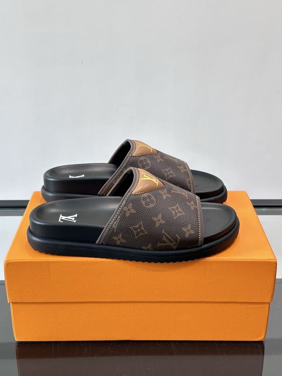 Louis Vuitton Top Layer Leather Casual Slip On Slippers