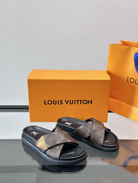 Louis Vuitton Top Layer Leather Casual Slip On Slippers