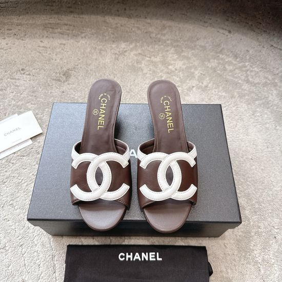 Chanel Embossed Logo Leather Comfortable Casual Slide Sandals