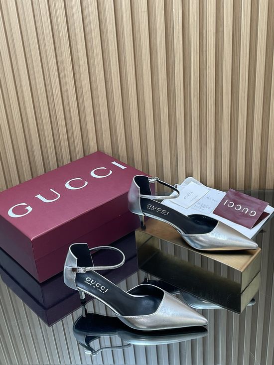 Gucci Elegant Metallic Heel Pointed Toe Hollow Pumps