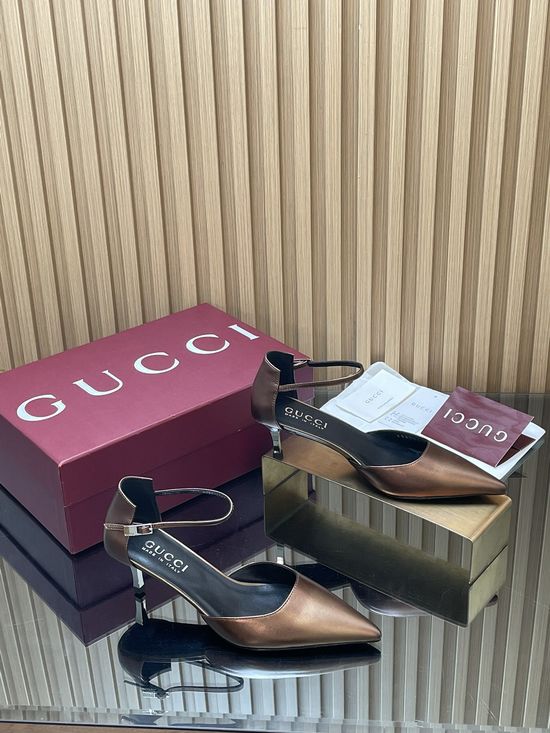 Gucci Elegant Metallic Heel Pointed Toe Hollow Pumps
