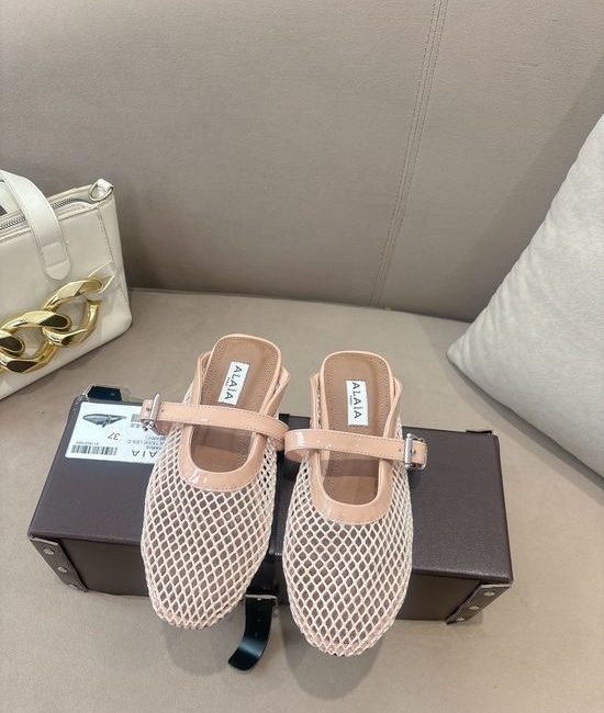 Alaia Elegant Lace-Up Mary Jane Flats for Daily Wear