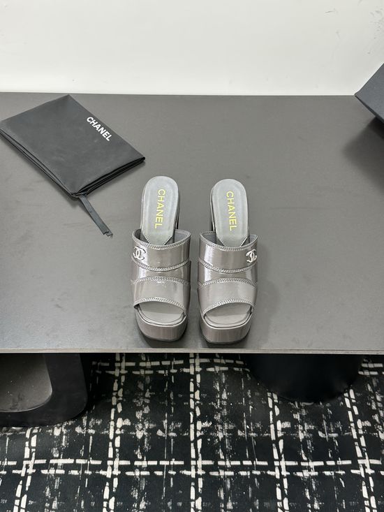 Chanel Cowhide Upper Rubber Sole Comfortable Sandals