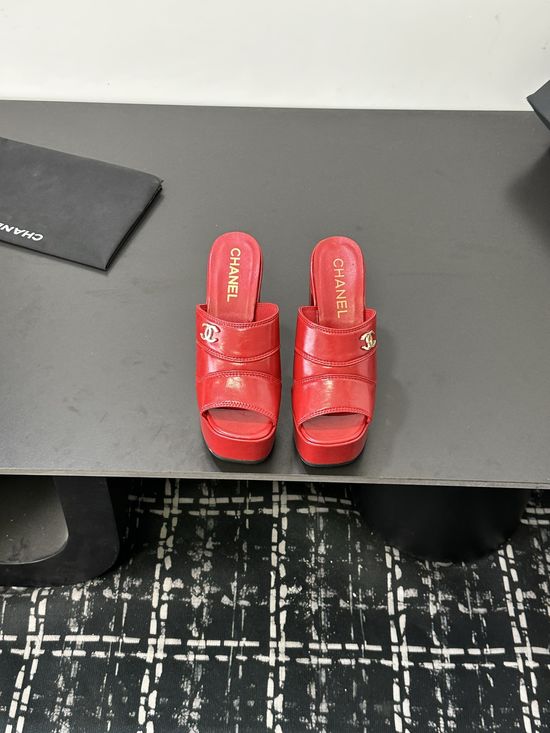 Chanel Cowhide Upper Rubber Sole Comfortable Sandals