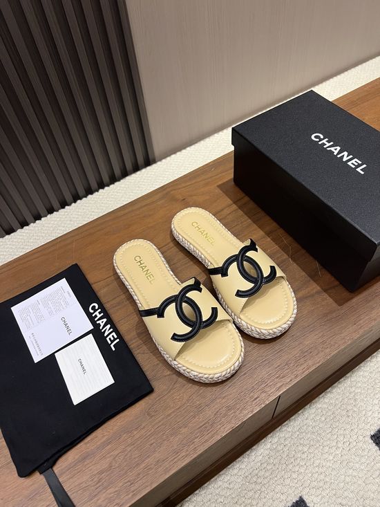 Chanel Woven Platform Slide Sandals Soft Leather Upper Breathable Lining