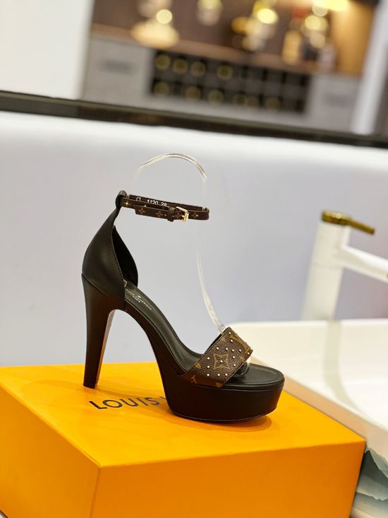 Louis Vuitton Elegant Color Block Leather Sole Platform Heels
