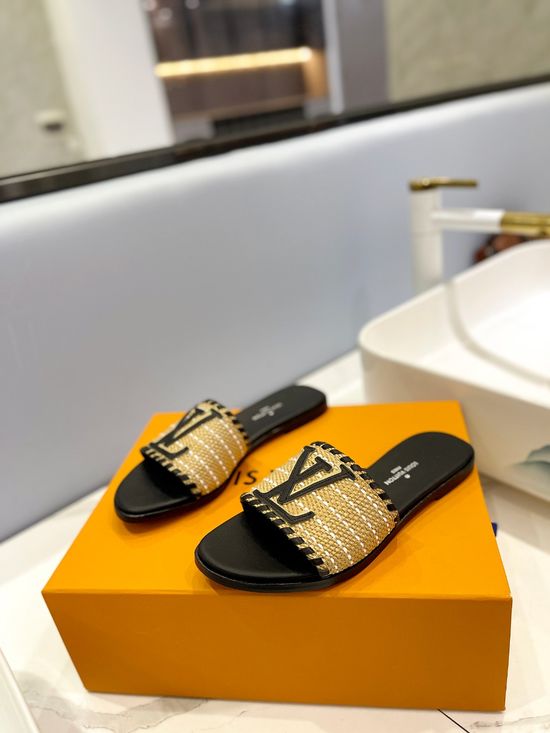 Louis Vuitton Low Heel Leather Thong Sandals With Metal Accent