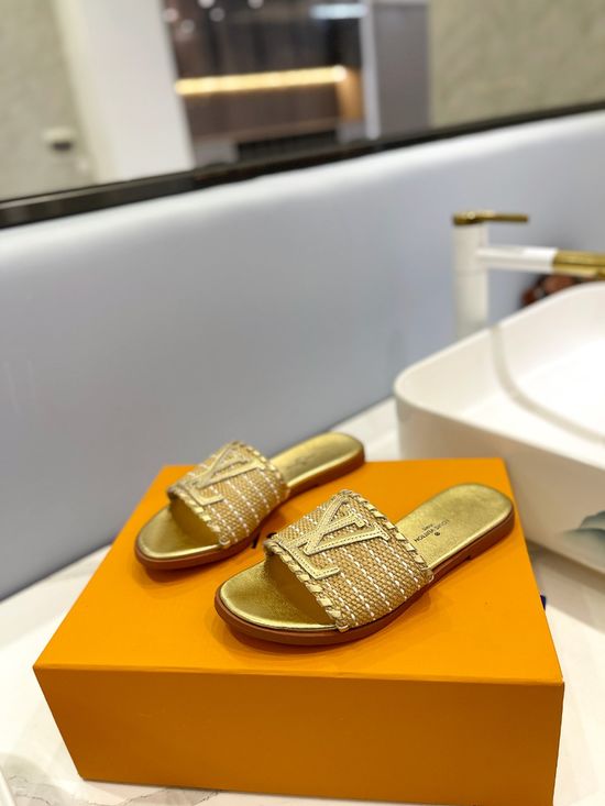 Louis Vuitton Low Heel Leather Thong Sandals With Metal Accent