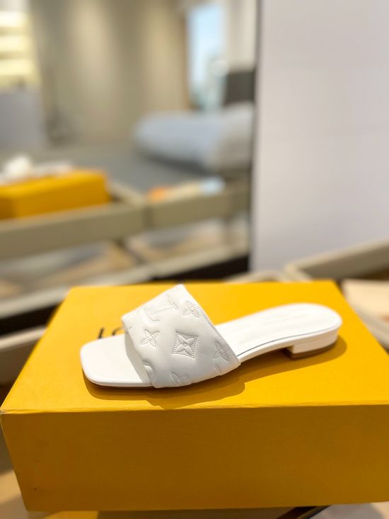 Louis Vuitton Luxury Embossed Slippers Soft Sheepskin Upper