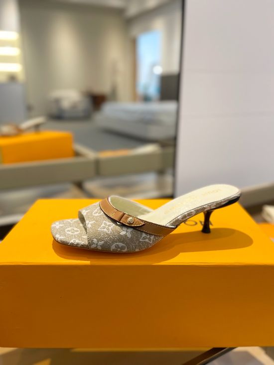 Louis Vuitton Classic Low Heel Slippers Durable Non-slip Soft Interior