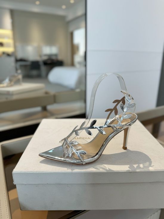 Gianvito Rossi Pointed Toe Leaf Decor Patent Leather Heels
