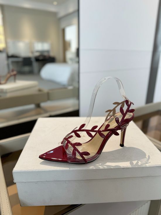Gianvito Rossi Pointed Toe Leaf Decor Patent Leather Heels