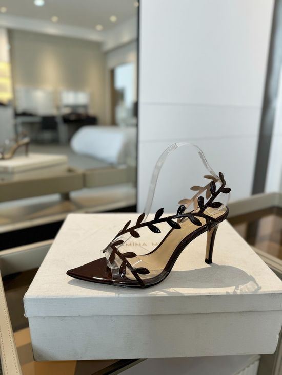 Gianvito Rossi Pointed Toe Leaf Decor Patent Leather Heels