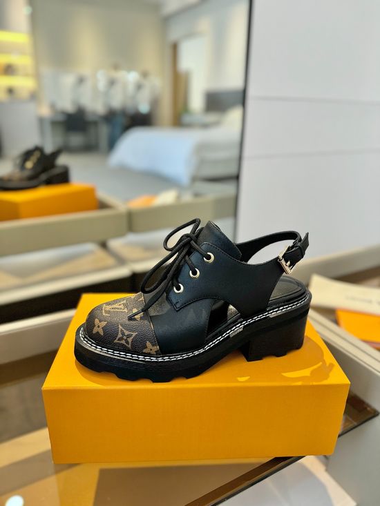 Louis Vuitton Premium Monogram Leather Upper Comfortable Classic Walking Shoes