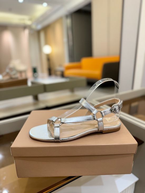 Gianvito Rossi Soft Leather Low Heel Elegant Daily Shoes