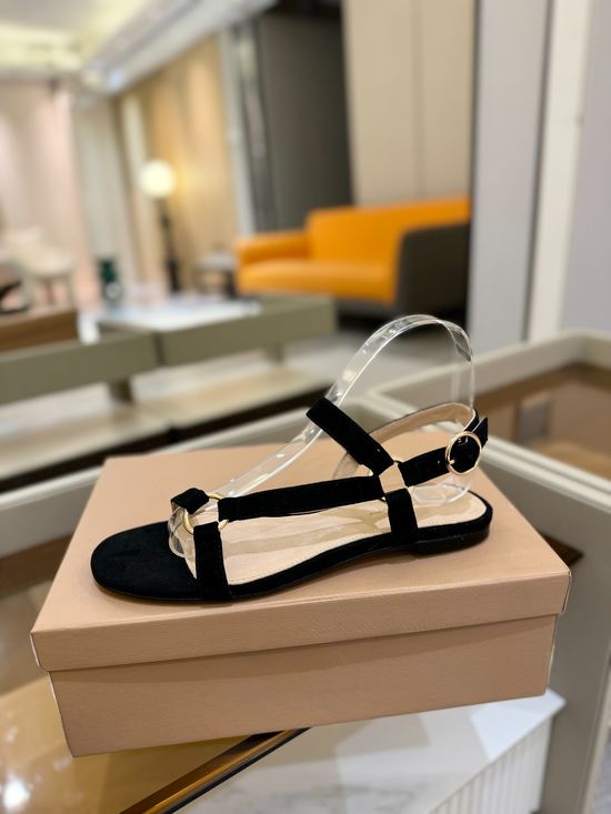 Gianvito Rossi Soft Leather Low Heel Elegant Daily Shoes