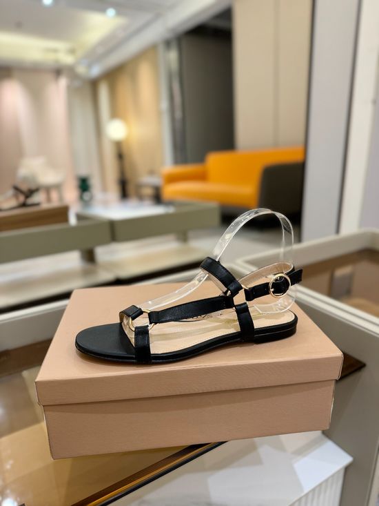 Gianvito Rossi Soft Leather Low Heel Elegant Daily Shoes
