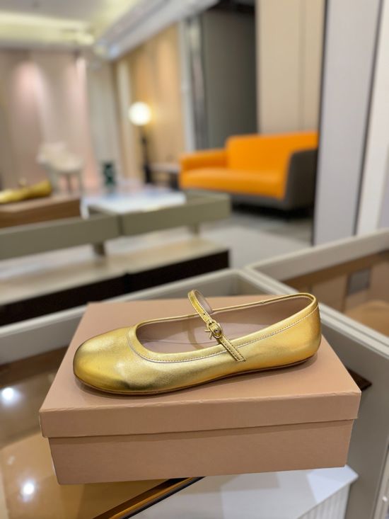 Gianvito Rossi Gem Embellished Comfortable Leather Flat Mary Jane Shoes