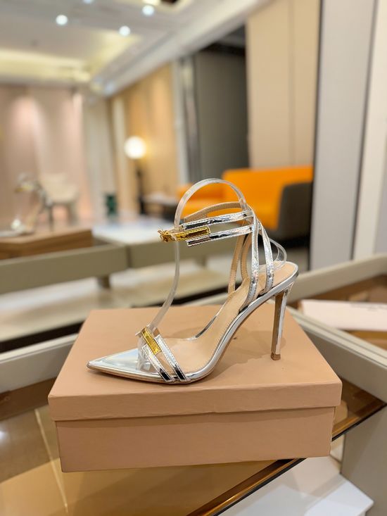Gianvito Rossi Minimalist Patent Leather High Heels With Top-tier Quality